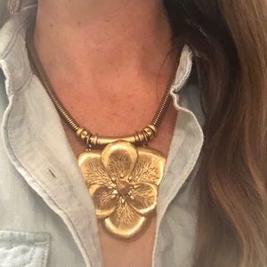 Stella & Dot Bloom Necklace
